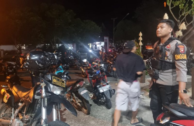 Polresta Pontianak meningkatkan patroli Kamtibmas pasca Idul Fitri 2024. Dalam hal ini, petugas menyasar pemukiman penduduk, perkantoran, dan pusat keramaian untuk memastikan situasi tetap aman dan kondusif di Kota tersebut.