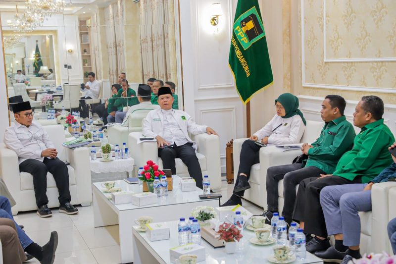 Para Ketua DPC se-Sumatera Selatan [Sumsel] mendesak DPP PPP untuk segera mengambil keputusan untuk memberhentikan jabatan Ketua DPW Sumsel Agus Sutikno.