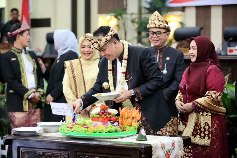 Pj Gubernur Sumsel Agus Fatoni menghadiri Sidang Paripurna Istimewa HUT ke 22 Kabupaten Banyuasin di Ruang Rapat Paripurna DPRD Kabupaten Banyuasin, Sumatera Selatan, Senin 22 April 2024.