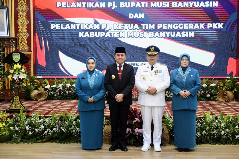 Penjabat (Pj) Ketua Tim Penggerak Pemberdayaan Kesejahteraan Keluarga (TP PKK) Sumatera Selatan (Sumsel) Tyas Fatoni melantik Triana Sandi Fahlepi sebagai Pj Ketua TP PKK Kabupaten Musi Banyuasin (Muba).