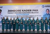 Penjabat (Pj) Ketua Tim Penggerak (TP) Pemberdayaan Kesejahteraan Keluarga Sumatera Selatan (Sumsel) Tyas Fatoni yang juga sebagai Pj Ketua Pembina Posyandu Sumsel mengukuhkan Ketua Pembina Posyandu Kabupaten/Kota se-Sumsel. Kegiatan ini berlangsung di anjungan Sumsel, Taman Mini Indonesia Indah (TMII) Jakarta, Kamis 25 April 2024.