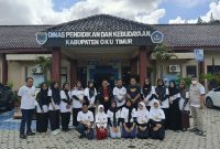 Bupati Ogan Komering Ulu Timur [OKUT] melalui Asisten III Sutrisno SE MM didampingi Kepala Dinas Pendidikan dan Kebudayaan [Kadisdikbud] Wakimin SPd MM melepas pelajar SD dan SMP Kabupaten OKU Timur yang mewakili Provinsi Sumatera Selatan pada lomba FTBI di tingkat Nasional pada Jumat 26 April 2024 berlangsung di Aula Handayani Dinas Pendidikan dan Kebudayaan Kabupaten OKU Timur.