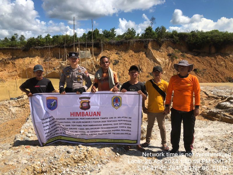 Polsek Ella Hilir menggencarkan imbauan kepada masyarakat untuk tidak melakukan penambangan emas tanpa ijin [PETI] alias ilegal. Hal tersebut sebagai upaya aparat penegak hukum [APH] dalam mengantisipasi kegiatan ilegal yang melanggar hukum.