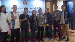 Swafoto, Enam wartawan Kabupaten Ogan Ilir bersama Ketua PWI Pusat Hendri Ch Bangun yang saat itu hadir langsung dalam kegiatan UKW di Provinsi Sumsel.