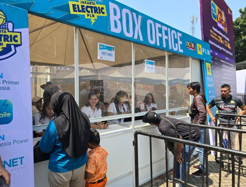 Penjualan tiket PLN Mobile Proliga 2024 seri Semarang melalui aplikasi PLN Mobile diserbu pecinta olahraga bola voli. Sebanyak 6000 tiket pertandingan hari pertama, Kamis 2 Mei 2024, ludes terjual.