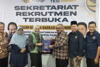 Bacagub Sumsel Hj Holda Msi resmi mengambil formulir Bakal Calon Gubernur Sumsel dari Partai Nasdem Sumsel, Minggu 5 Mei 2024, siang.