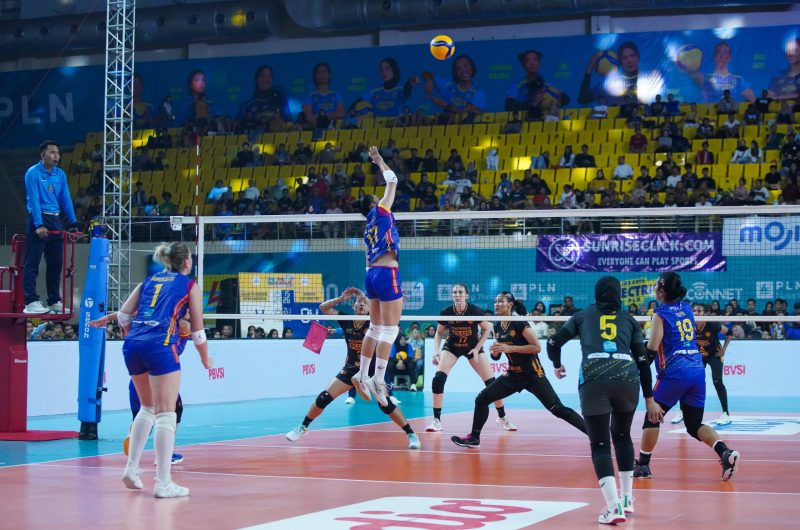 Jakarta Electric PLN berhasil menumbangkan Gresik Petrokimia Pupuk Indonesia setelah sempat tertinggal pada set pertama dan ketiga pada lanjutan PLN Mobile Proliga 2024 pada Minggu 5 Mei 2024.