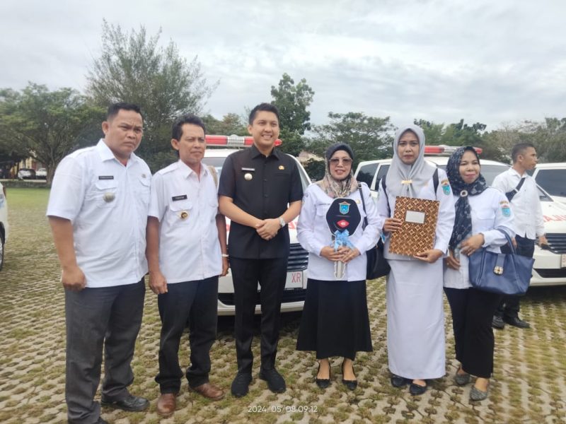 Puskesmas Kandis mendapat tambahan mobil Ambulance baru dari Pemerintah Kabupaten Ogan Ilir [Pemkab OI]. Mobil operasional tersebut diserahkan langsung Bupati Panca Wijaya Akbar kepada Kepala Puskesmas Kandis Parida SKM di Gedung Perkantiran Terpadu Tanjung Senau Indralaya pada Rabu 8 Mei 2024.