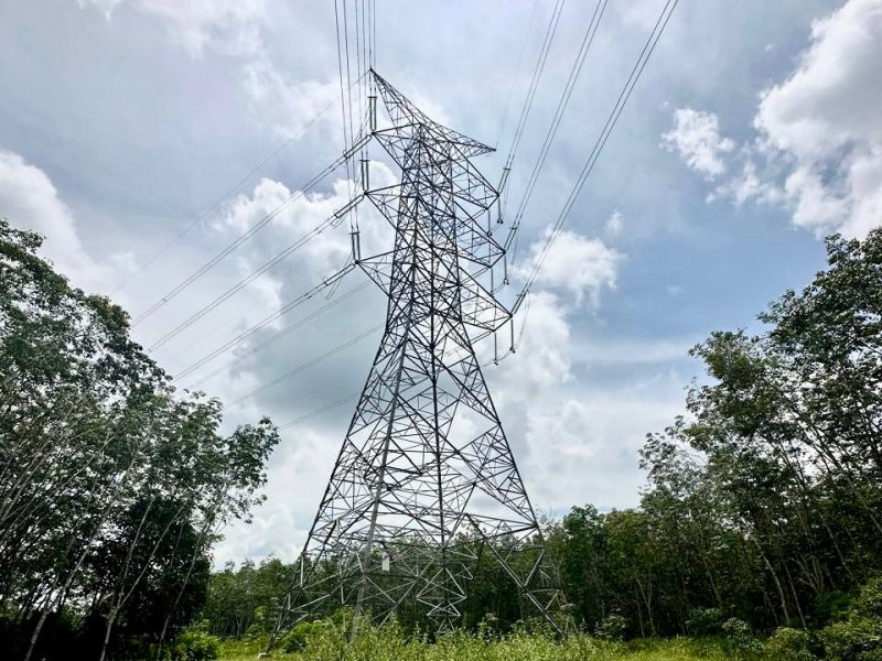 PT PLN [Persero] resmi mengoperasikan Saluran Udara Tegangan Ekstra Tinggi [SUTET] 275 kV Muara Enim-Gumawang yang didukung dengan dua Gardu Induk Tegangan Ekstra Tinggi [GITET] 275 kV untuk mengoptimalisasikan pasokan aliran listrik ke masyarakat dan memperkuat keandalan listrik di Provinsi Sumatra Selatan dan Lampung.