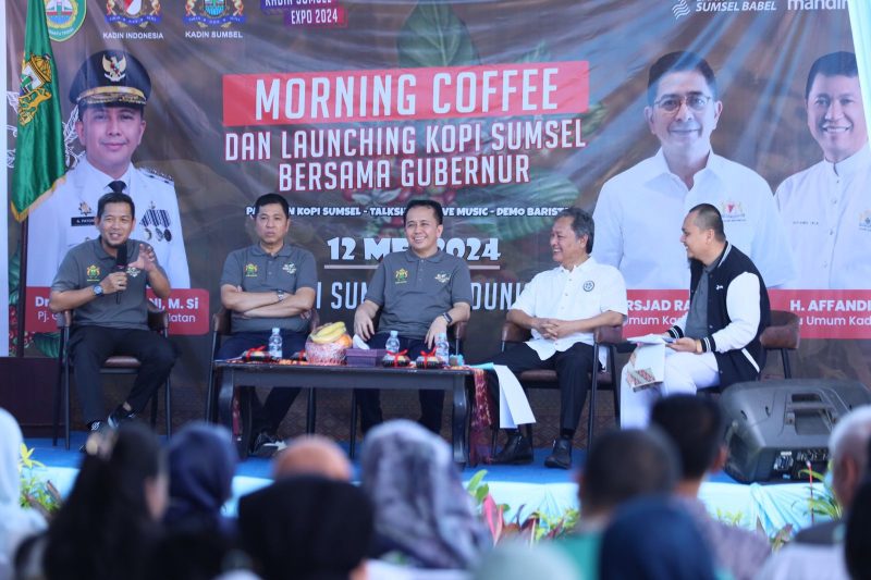 Penjabat (Pj) Gubernur Agus Fatoni secara resmi melaunching ‘Kopi Sumsel’. Launching tersebut ditandai dengan meminum kopi bersama serta pelepasan balon ke udara di Sungai Sekanak Lambidaro, Palembang, Sumatera Selatan, Minggu 12 Mei 2024.