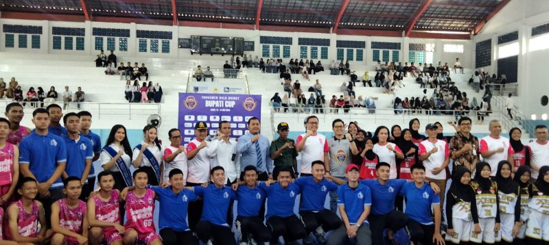 Laga eksibisi Bola Basket semarakkan Hari Jadi [HUT] ke 155 Kabupaten Lahat. Dalam turnamen tersebut Penjabat [Pj] Bupati Muhammad Farid yang berada dalam barisan Tim Rajawali melawan Primanaya Grup berhasil mencetak poin terbanyak.