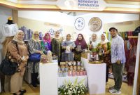 Ketua Dekranasda Kabupaten OKU Timur [OKUT] dr Sheila Noberta SpA MKes didampingi Kepala OPD mengunjungi Pameran dan Bazar Dekranas Expo 2024 di Pamedan Mangkunegaran Kota Surakarta Provinsi Jawa Tengah, Rabu, 15 Mei 2024.