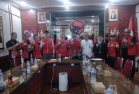 Pengembalian formulir pendaftaran bakal calon walikota (Bacawako) Palembang periode 2024-2029, Idham Rianom ke markas Partai Demokrasi Indionesia-Perjuangan Kota Palembang disambut dengan suasana yang sukacita.