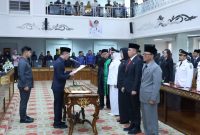 Penjabat [Pj] Walikota Palembang Ratu Dewa melantik dan mengambil sumpah jabatan terhadap 91 Pejabat Eselon III dan IV di lingkungan Pemerintah Kota [Pemkot] Palembang.