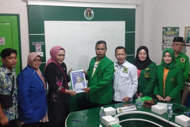 Bacagub Sumsel Ir Hj Holda MSi resmi mengembalikan Formulir Pendaftaran Bacagub kepada PPP, Jumat 24 Mei di kantor DPW PPP Sumsel