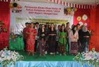 Pelepasan atau perpisahan pelajar SMP Negeri 01 Sungai Laur, Kabupaten Ketapang berlangsung haru. Pelepasan digelar bagi siswa Kelas IX yang telah menyelesaikan ujian akhirnya di sekolah menengah pertama tahun ajaran 2024 menuju tingkat pendidikan lanjutan [SMA]. 