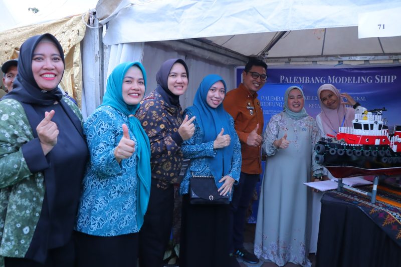 Penjabat [Pj] Walikota Palembang, H Ratu Dewa memberikan apresiasi yang sebesar-besarnya atas kegiatan UMKM Palembang Awards yang digelar oleh Pemerintah Kota [Pemkot] melalui Dinas Koperasi dan UMKM kota Palembang di Benteng Kuto Besak [BKB], Kamis 30 Mei 2024.