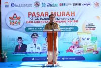 Penjabat Walikota Ratu Dewa kala memberikan sambutan dalam rangkaian HUT 1431 Kota Palembang dengan gelaran Pasar Murah yang diadakan Pemkot Palembang di Halaman Kantor Camat Sako, Senin 10 Juni 2024.