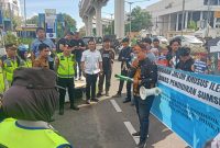 Forum Kerukunan Mahasiswa Palembang [FKMP] berkolaborasi bersama PC Ikatan Pelajar Nahdlatul Ulama [IPNU] menggelar aksi demonstrasi di Kantor Disdik Sumsel menuntut Kadisdik Sumsel besrta Plh Sutoko dipecat, Senin 10 Juni 2024