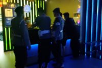 Satbrimob Polda Kalimantan melakukan patroli di berbagai tempat hiburan malam [Temaram] pada Sabtu 15 Juni 2024. Hal itu sebagai upaya meminimalisir terjadinya pelanggaran di lingkungan institusi Polri.