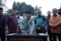 Penjabat Walikota Palembang H Ratu Dewa, menepati janjinya memberikan ruang diskusi dan menjadikan rumah dinasnya sebagai rumah rakyat.