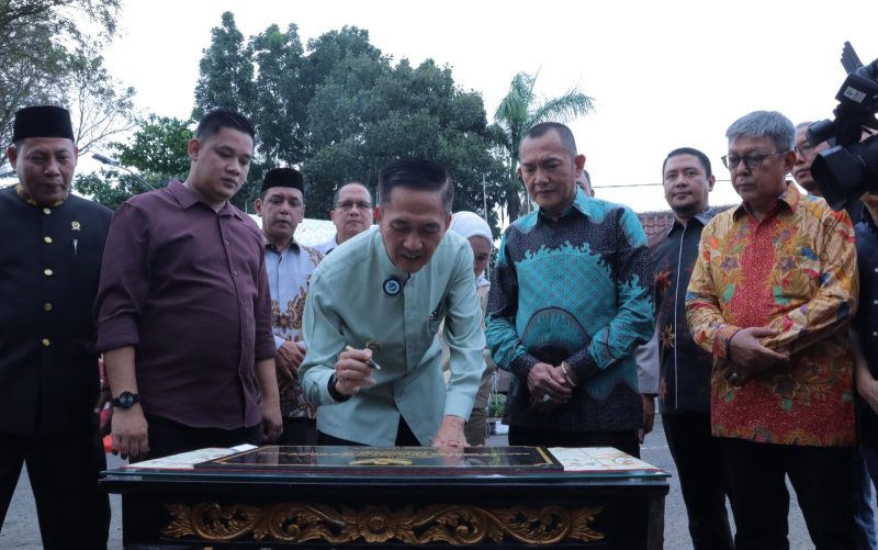 Penjabat Walikota Palembang H Ratu Dewa, menepati janjinya memberikan ruang diskusi dan menjadikan rumah dinasnya sebagai rumah rakyat.