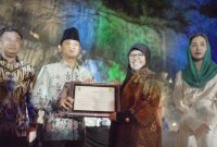 Pemerintah Kabupaten (Pemkab) Trenggalek secara resmi menjadi pemerintah daerah pertama di Jawa Timur (Jatim) yang menggunakan energi bersih melalui Renewable Energy Certificate (REC).