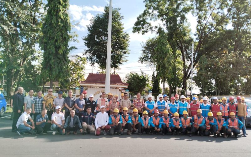 Penjabat Bupati Muhammad Farid SSTP MSi memimpin upacara pelepasan Goes'r [gerakan operasi eksekusi serentak berbasis risk] gamgguan PLN. Berlangsung di Kantor Pemkab Lahat apda Sabtu 22 Juni 2024.