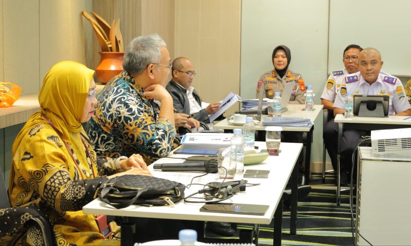 Berbagai program unggulan Pemerintah Kota [Pemkot] Palembang mengenai transportasi dan perkotaan dipaparkan langsung Pj Walikota Dr A Damenta Mag rer publ CGCAE di hadapan Tim penilai yang terdiri dari unsur kementerian, kepolisian, akademisi dan pengamat transportasi, Senin 24 Juni 2024.