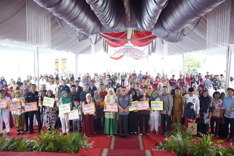 Bupati OKU Timur melalui Wakil Bupati OKU Timur HM Adi Nugraha Purna Yudha SH menghadiri perayaan hari ulang tahun [HUT] ke 20 RSUD OKU Timur. Dengan usungan tema Time to Sky High, berlangsung di halaman RSUD OKUT, Tulusayu, Belitang Madang Raya.