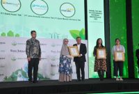 Inovasi sosial PT Bukit Asam Tbk [PTBA] dalam program Eco Agrotomation menuai penghargaan 'Gold' pada ajang Bisnis Indonesia Social Responsbility Awards [BISRA] 2024 di Jakarta, Kamis 27 Juni 2024.