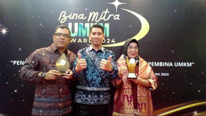 PT Bukit Asam Tbk (PTBA) sukses meraih 2 penghargaan dalam ajang Bina Mitra UMKM Award 2024 di Jakarta, Sabtu 29 Juni 2024.