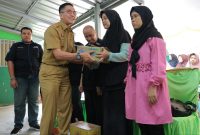 Sekda Ratu Dewa melakukan silaturahmi dan memberikan sejumlah bantuan kepada pengurus dan anggota Keluarga Persatuan Tuna Netra Indonesia [Pertuni] Palembang, Selasa 2 Juli 2024, pagi.