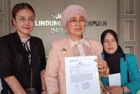 Tim Kuasa Hukumnya dari Kantor Hukum Dr Hj Nurmala SH MH CLA mendampingi Doddy bersama sang istri dan anaknya MR.