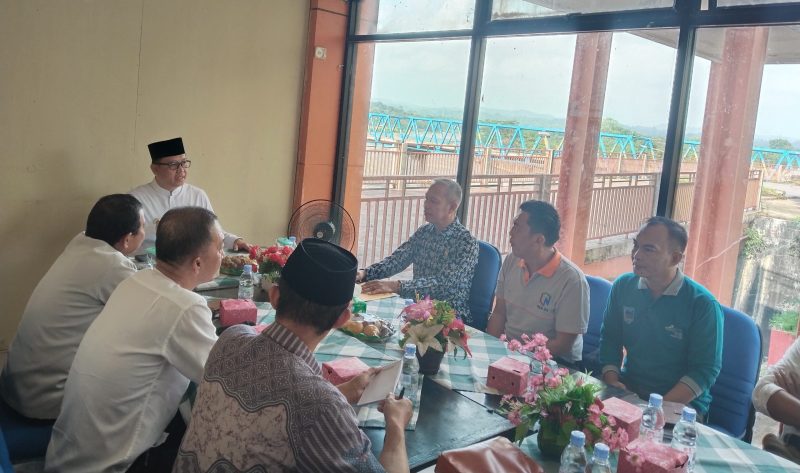 Jumat 12 Juli 2024, Pemerintah Kabupaten Lahat melalui Dinas Penanaman Modal dan Pelayanan Terpadu Satu Pintu [DPM PTSP] Kabupaten Lahat menggelar Rapat Rencana Pelayanan Bergerak [Mobile] Servis yang digelar di Plaza Tepian Ayek Lematang.