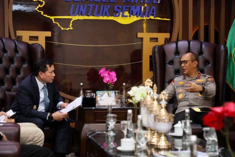 Pertemuan Penjabat Gunernur Sumsel Elen Setiadi SH MSE dengan Kapolda Sumsel Irjen Pol A Rachmad Wibowo dengan bahasan rencana pembentukan Satgas Pencegahan Illegal Drilling, di Kantor Gubernur, Senin 22 Juli 2024, sore.