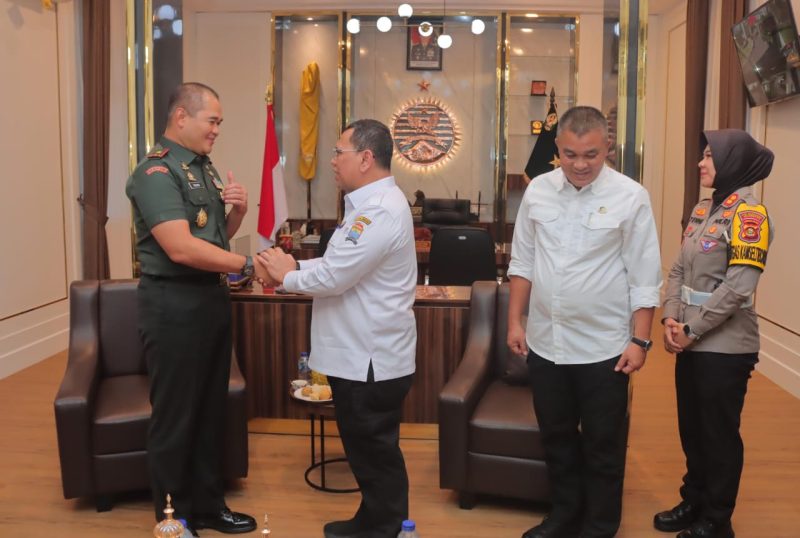 Pj Walikota Palembang A Damenta melakukan audiensi dan silaturahmi yang diterima langsung Komandan Korem 044/ Garuda Dempo, Brigjen TNI Muhammad Thohir.