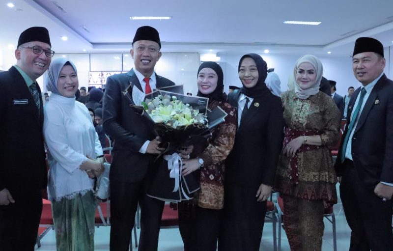 Adrianus Amri dilantik Penjabat Walikota Dr A Damenta sebagai Kepala Dinas Pendidikan [Kadisdik] Kota Palembang.