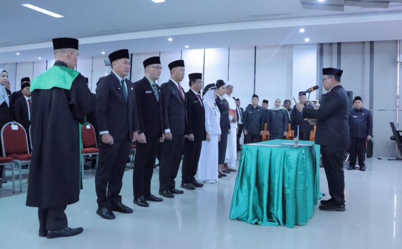 Adapun ketiga JPT yang ikut dilantik Penjabat Walikota Dr A Damenta di antaranya Adi Zahri yang definitif menjabat sebagai Kepala Dinas Komunikasi dan Informatika [Diskominfo], kemudian Adrianus Amri Kepala Dinas Pendidikan, lalu Kemas Haikal dilantik sebagai Kepala Dinas Penanggulangan Bencana dan Kebakaran [PBK].