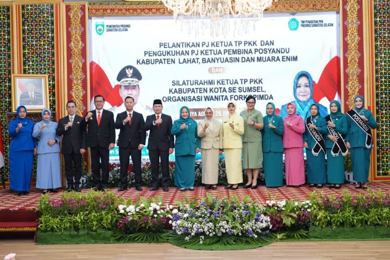 Penjabat [Pj] Ketua TP PKK Provinsi Sumatera Selatan [Sumsel] Melza Elen Setiadi resmi melantik tiga Pj Ketua TP PKK Kabupaten di antaranya, Lahat, dr Indah Sari Hikmaini Sp DVE, Muara Enim, dr Hj Yunita Sari, dan Banyuasin Adhitya Tinia Aprilia SSTP MSi. Pelantikan tersebut berlangsung di Griya Agung pada Jumat 26 Juli 2024.