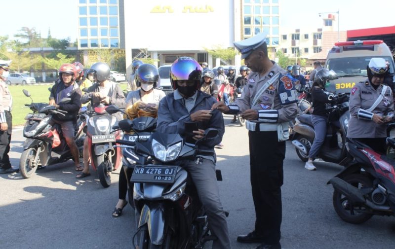 Polda Kalbar akan terus melanjutkan kegiatan operasi Patuh Kapuas 2024 hingga 28 Juli 2024 di seluruh wilayah hukum Polda Kalimantan Barat.