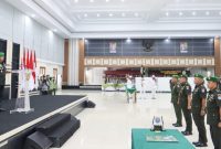 Panglima Kodam XII/Tanjungpura Mayjen TNI Iwan Setiawan SE MM memimpin Serah Terima Jabatan [Sertijab] Kapendam XII/Tpr dari Kolonel Inf Ade Rizal Muharram kepada Kolonel Arm Fajar Catur Prasetyo SE MM. Acara berlangsung di Aula Sudirman, Makodam XII/Tpr.