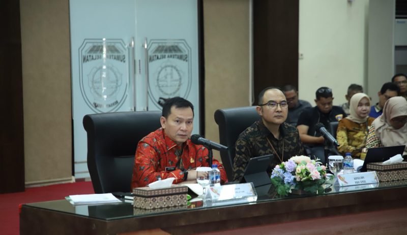 Penjabat Gubernur Sumsel Elen Setiadi SH MSE saat menghadiri kegiatan Rilis Berita Resmi Statistik [BRS] bulan Agustus 2024 yang diselenggarakan Badan Pusat Statistik [BPS] Provinsi Sumsel, di Graha Bina Praja Pemprov Sumsel, Kamis 1 Agustus 2024.