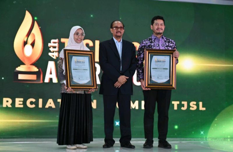 PT Bukit Asam Tbk (PTBA) berhasil meraih gelar Peringkat Bintang 5 (Platinum) Pilar Lingkungan dalam ajang TJSL & CSR Award 2024 di Jakarta, Selasa 30 Juli 2024. Selain itu, VP Sustainability PT Bukit Asam Tbk (PTBA) Hartono memperoleh penghargaan Strong Commitment Senior Officer on Environment Program of CSR