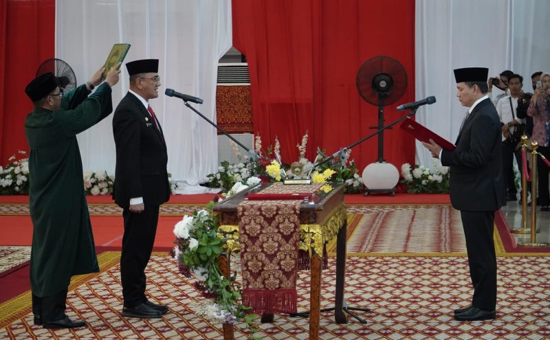 Penjabat (Pj) Gubernur Sumatera Selatan (Sumsel) Elen Setiadi SJ MSE secara resmi melantik Drs H Edward Candra MH sebagai Sekretaris Daerah (Sekda) Provinsi Sumsel bertempat di Griya Agung Palembang, Rabu 14 Agustus 2024.