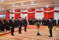 Sebanyak 1014 Aparatur Sipil Negara (ASN) di lingkungan Pemerintah Provinsi Sumatera Selatan (Pemprov Sumsel), menerima Tanda Kehormatan dari Presiden Republik Indonesia Satyalancana Karya Satya 2024. Penjabat Gubernur Elen Setiadi menyematkan anugerah Satyalencana Karya Satya di Griya Agung, Rabu 14 Agustus 2024.