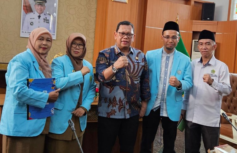 Pj Wali Kota Palembang Dr A Damenta bersama Ketua BKPRMI HM Ifan Fahriansyah MKes pada ajang FASI ke 12 Provinsi Sumsel.