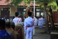 Kepala Dinas Pendidikan [Kadisdik] Kota Palembang, Adrianus Amri berbagi kiat sukses masa depan dengan ratusan pelajar SMP Negeri 37 Palembang.