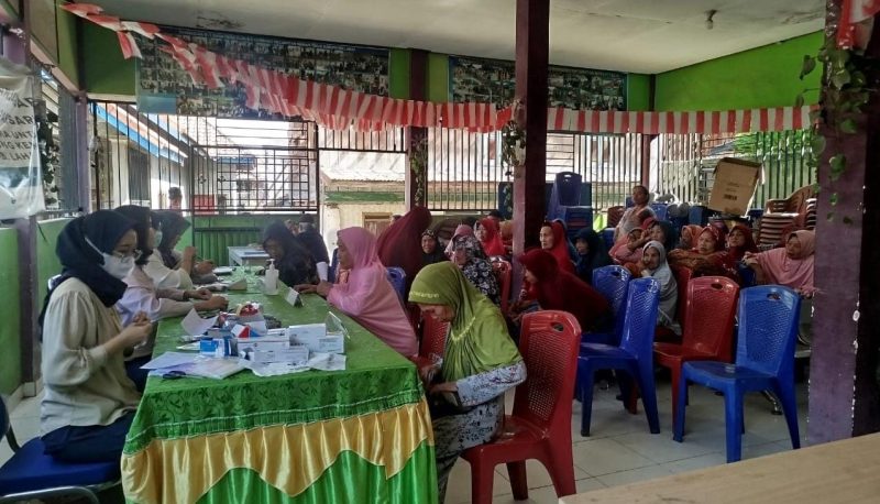 PT Bukit Asam (PTBA) menggelar pengobatan gratis di Desa Gunung Kembang, Kecamatan Merapi Timur, Kabupaten Lahat pada Selasa 8 Oktober 2024. Sebanyak 68 warga setempat memanfaatkan layanan kesehatan gratis ini.