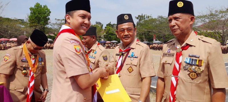 Dalam Peringatan HUT Gerakan Pramuka tersebut dilaksanakan penganugrahan tanda penghargaan lencana Darma Bakti, disematkan langsung Bupati Ogan Ilir Panca Wijaya Akbar bagi seluruh petugas dan penanggung jawab dalam gerakan pramuka di Kabupaten Ogan Ilir.